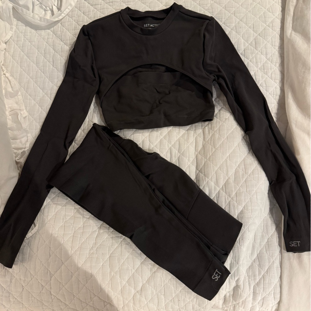 SET Active Charcoal Long Sleeve Crop Top and Leggings